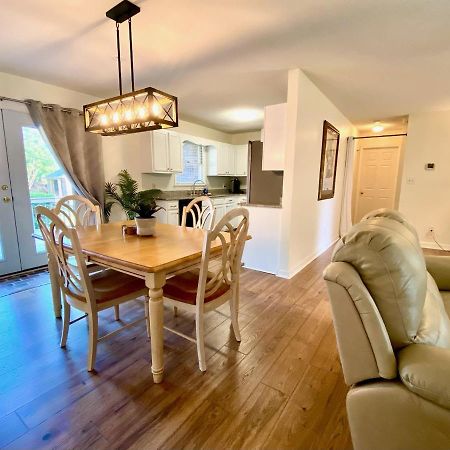 Cozy Three Bedroom House With Fireplace ウィルミントン エクステリア 写真