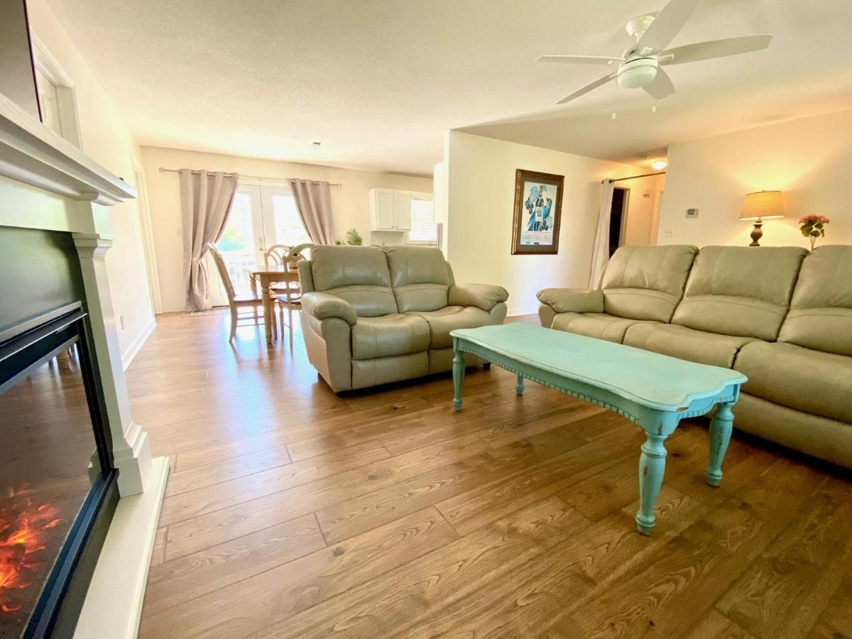 Cozy Three Bedroom House With Fireplace ウィルミントン エクステリア 写真