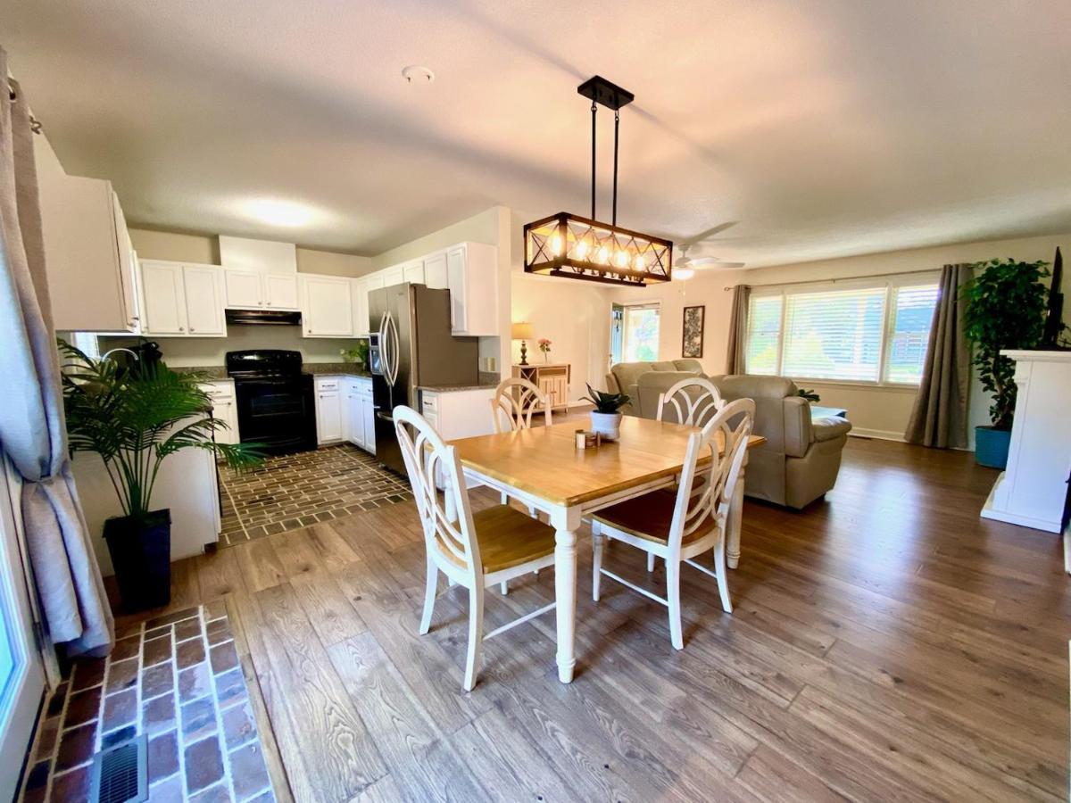 Cozy Three Bedroom House With Fireplace ウィルミントン エクステリア 写真