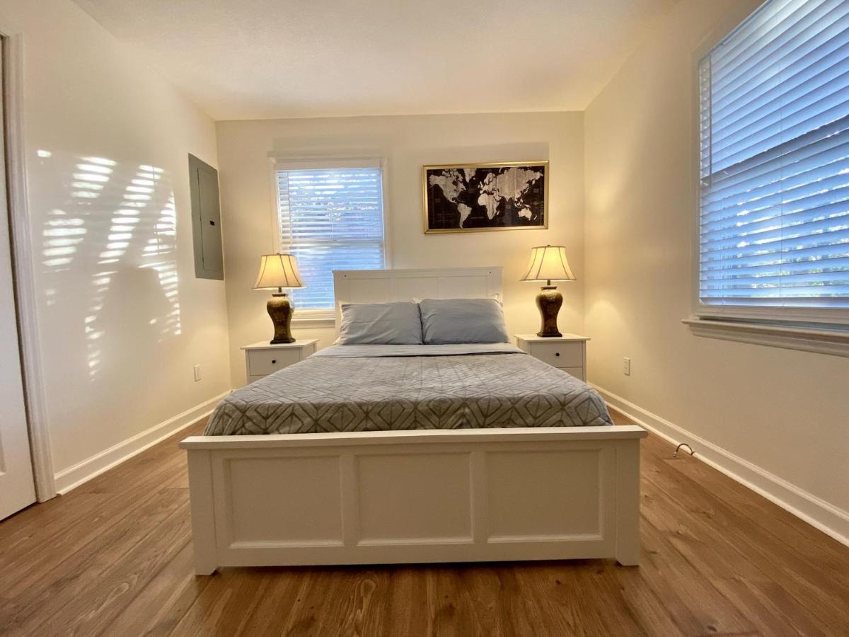 Cozy Three Bedroom House With Fireplace ウィルミントン エクステリア 写真