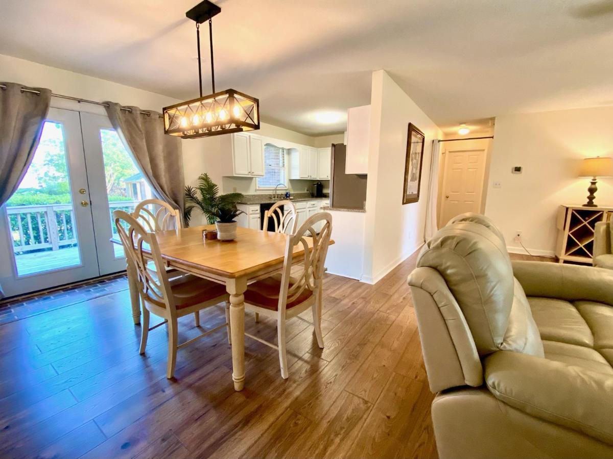 Cozy Three Bedroom House With Fireplace ウィルミントン エクステリア 写真