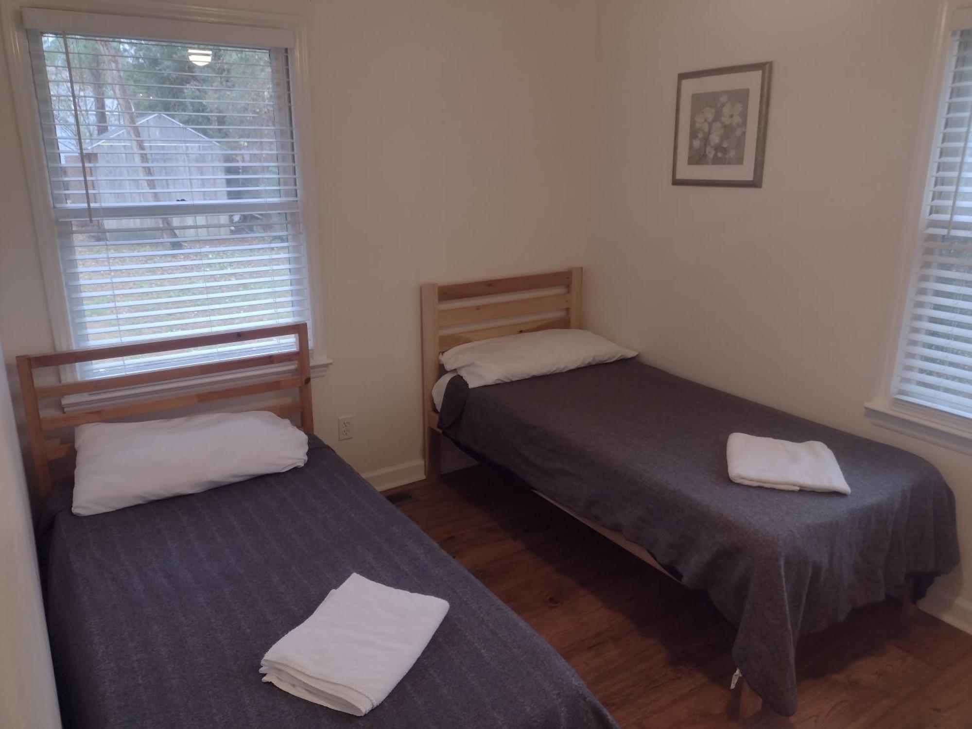 Cozy Three Bedroom House With Fireplace ウィルミントン エクステリア 写真